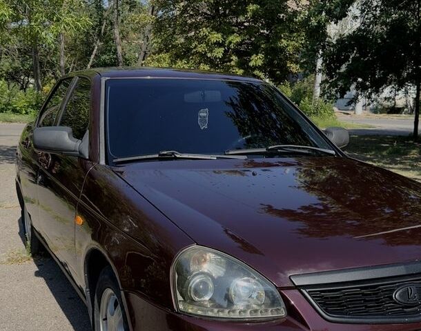 Красный ВАЗ 2170 Priora, объемом двигателя 1.6 л и пробегом 176 тыс. км за 3500 $, фото 1 на Automoto.ua