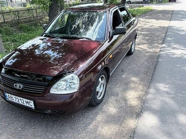 Красный ВАЗ 2170 Priora, объемом двигателя 1.6 л и пробегом 140 тыс. км за 3200 $, фото 1 на Automoto.ua