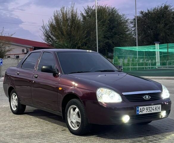 Красный ВАЗ 2170 Priora, объемом двигателя 1.6 л и пробегом 50 тыс. км за 4198 $, фото 1 на Automoto.ua