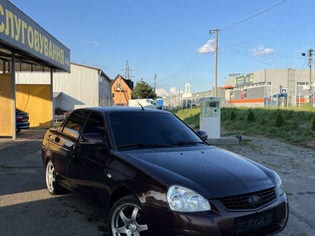 Красный ВАЗ 2170 Priora, объемом двигателя 1.6 л и пробегом 310 тыс. км за 2200 $, фото 1 на Automoto.ua
