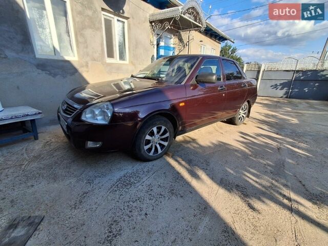 Красный ВАЗ 2170 Priora, объемом двигателя 1.6 л и пробегом 132 тыс. км за 2700 $, фото 1 на Automoto.ua