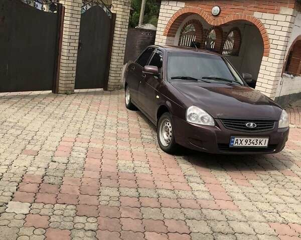 Красный ВАЗ 2170 Priora, объемом двигателя 1.6 л и пробегом 300 тыс. км за 3000 $, фото 1 на Automoto.ua