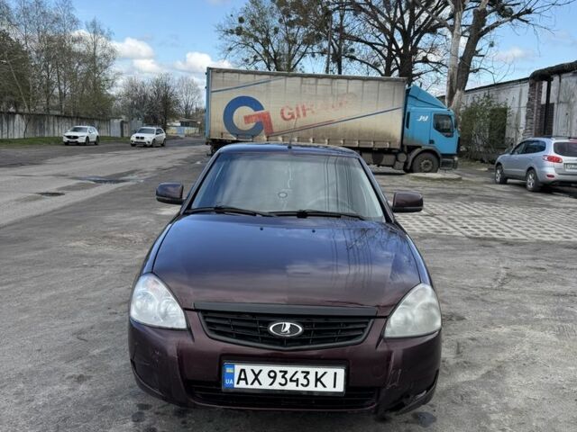 Красный ВАЗ 2170 Priora, объемом двигателя 1.6 л и пробегом 310 тыс. км за 2300 $, фото 1 на Automoto.ua