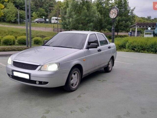Сірий ВАЗ 2170 Priora, об'ємом двигуна 1.6 л та пробігом 310 тис. км за 2100 $, фото 1 на Automoto.ua