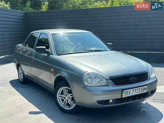 Сірий ВАЗ 2170 Priora, об'ємом двигуна 1.6 л та пробігом 150 тис. км за 1999 $, фото 1 на Automoto.ua