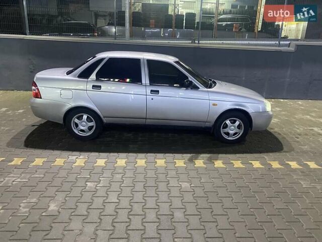 Серый ВАЗ 2170 Priora, объемом двигателя 1.6 л и пробегом 240 тыс. км за 2100 $, фото 1 на Automoto.ua