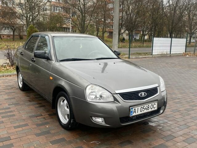 Серый ВАЗ 2170 Priora, объемом двигателя 1.6 л и пробегом 180 тыс. км за 2100 $, фото 1 на Automoto.ua