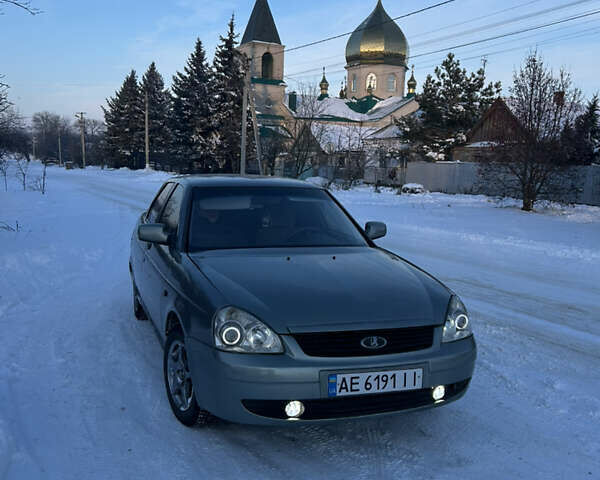 Серый ВАЗ 2170 Priora, объемом двигателя 1.6 л и пробегом 250 тыс. км за 2499 $, фото 1 на Automoto.ua