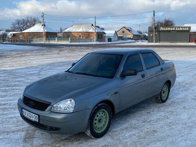 Серый ВАЗ 2170 Priora, объемом двигателя 1.6 л и пробегом 300 тыс. км за 2150 $, фото 1 на Automoto.ua