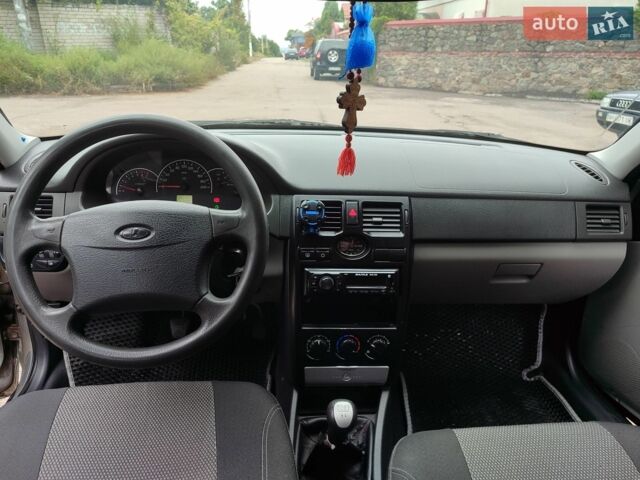 Сірий ВАЗ 2170 Priora, об'ємом двигуна 1.6 л та пробігом 180 тис. км за 2500 $, фото 1 на Automoto.ua