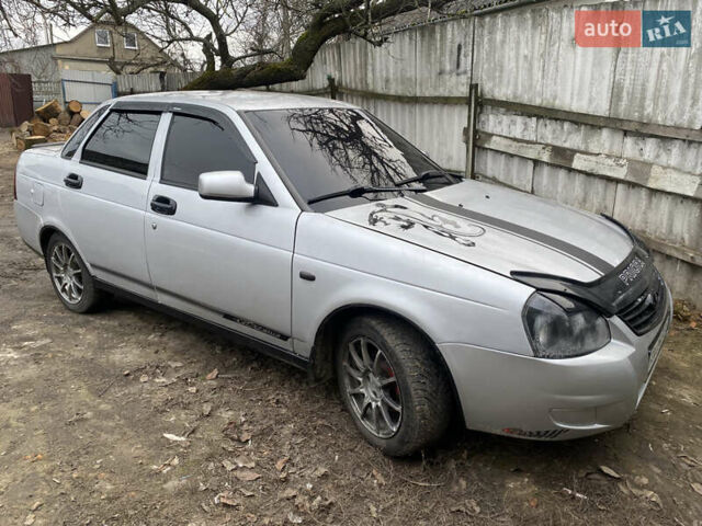 Серый ВАЗ 2170 Priora, объемом двигателя 1.6 л и пробегом 100 тыс. км за 1800 $, фото 1 на Automoto.ua