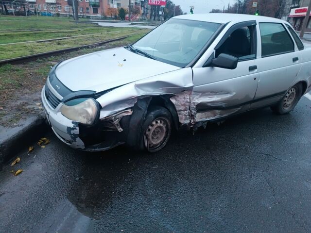 Сірий ВАЗ 2170 Priora, об'ємом двигуна 1.6 л та пробігом 300 тис. км за 1014 $, фото 1 на Automoto.ua