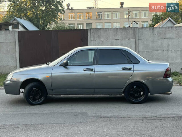 Сірий ВАЗ 2170 Priora, об'ємом двигуна 1.6 л та пробігом 250 тис. км за 1999 $, фото 1 на Automoto.ua