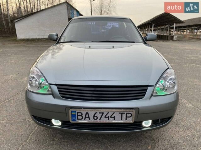 Серый ВАЗ 2170 Priora, объемом двигателя 1.6 л и пробегом 217 тыс. км за 3300 $, фото 1 на Automoto.ua