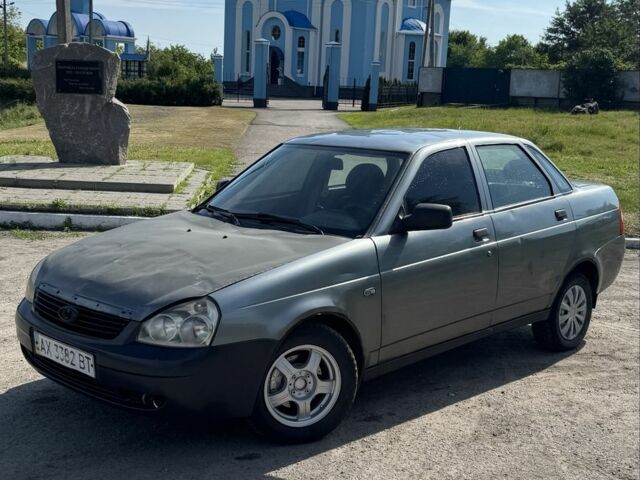 Серый ВАЗ 2170 Priora, объемом двигателя 1.6 л и пробегом 250 тыс. км за 999 $, фото 1 на Automoto.ua