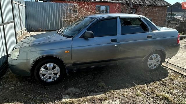 Серый ВАЗ 2170 Priora, объемом двигателя 1.6 л и пробегом 280 тыс. км за 2800 $, фото 1 на Automoto.ua