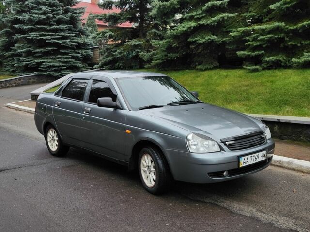 Серый ВАЗ 2170 Priora, объемом двигателя 1.6 л и пробегом 250 тыс. км за 2350 $, фото 1 на Automoto.ua