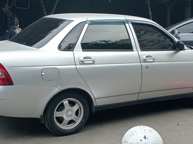 Сірий ВАЗ 2170 Priora, об'ємом двигуна 1.6 л та пробігом 220 тис. км за 2001 $, фото 1 на Automoto.ua