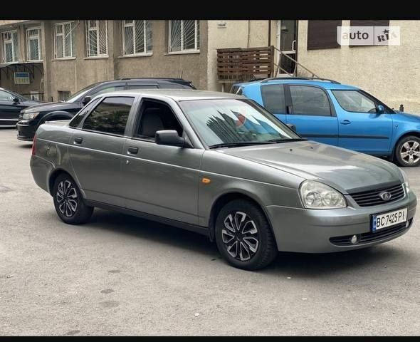 Серый ВАЗ 2170 Priora, объемом двигателя 1.6 л и пробегом 275 тыс. км за 1490 $, фото 1 на Automoto.ua