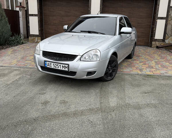 Серый ВАЗ 2170 Priora, объемом двигателя 1.6 л и пробегом 110 тыс. км за 3400 $, фото 1 на Automoto.ua