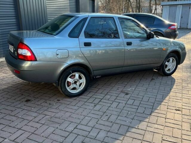 Серый ВАЗ 2170 Priora, объемом двигателя 1.6 л и пробегом 200 тыс. км за 2800 $, фото 1 на Automoto.ua