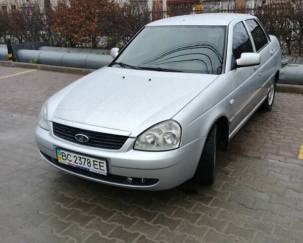 Серый ВАЗ 2170 Priora, объемом двигателя 1.6 л и пробегом 212 тыс. км за 3300 $, фото 1 на Automoto.ua