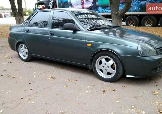 Зеленый ВАЗ 2170 Priora, объемом двигателя 1.6 л и пробегом 300 тыс. км за 2600 $, фото 1 на Automoto.ua