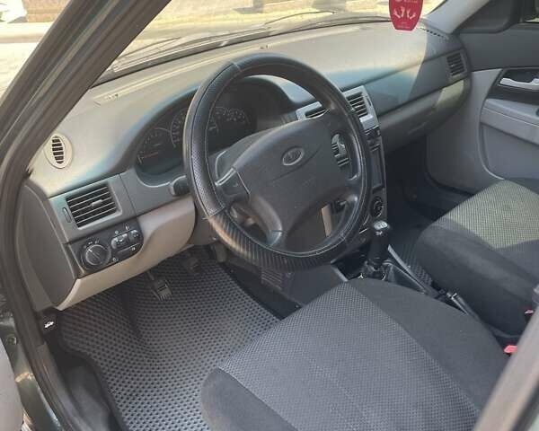 Зеленый ВАЗ 2170 Priora, объемом двигателя 1.6 л и пробегом 200 тыс. км за 3300 $, фото 1 на Automoto.ua