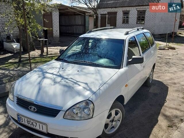 Белый ВАЗ 2171 Priora, объемом двигателя 1.6 л и пробегом 304 тыс. км за 3600 $, фото 1 на Automoto.ua