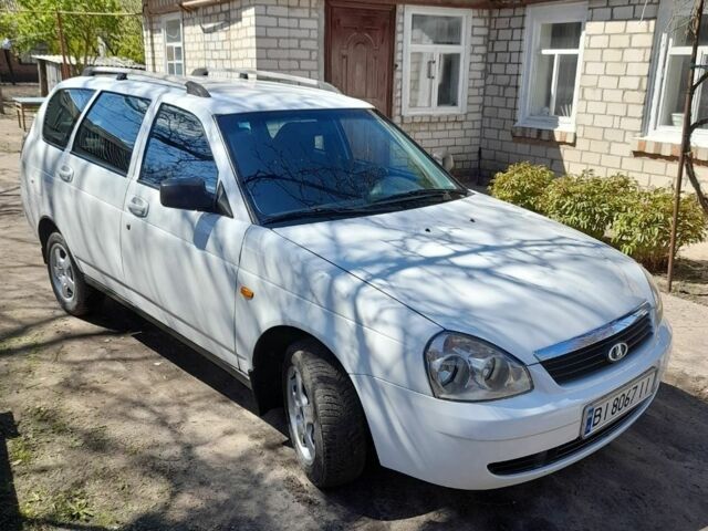 Белый ВАЗ 2171 Priora, объемом двигателя 1.6 л и пробегом 304 тыс. км за 3600 $, фото 1 на Automoto.ua