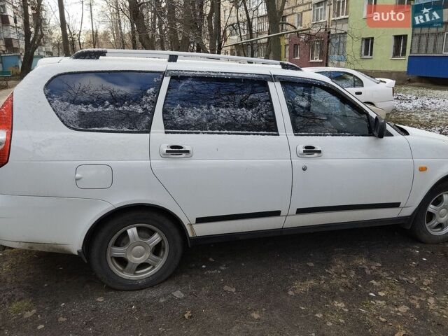 Белый ВАЗ 2171 Priora, объемом двигателя 1.6 л и пробегом 185 тыс. км за 2500 $, фото 1 на Automoto.ua