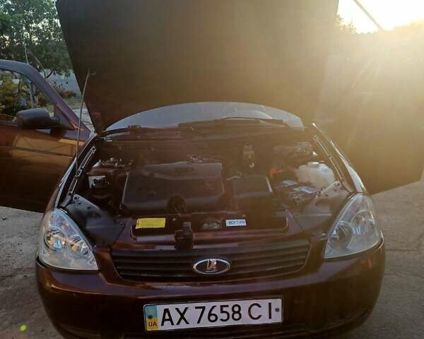 Красный ВАЗ 2171 Priora, объемом двигателя 1.6 л и пробегом 135 тыс. км за 3500 $, фото 1 на Automoto.ua