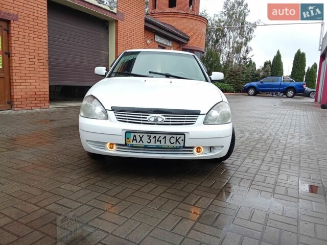 Белый ВАЗ 2172 Priora, объемом двигателя 1.6 л и пробегом 150 тыс. км за 2500 $, фото 1 на Automoto.ua