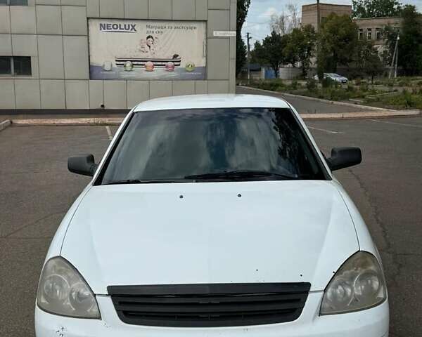 Белый ВАЗ 2172 Priora, объемом двигателя 1.6 л и пробегом 171 тыс. км за 2000 $, фото 1 на Automoto.ua