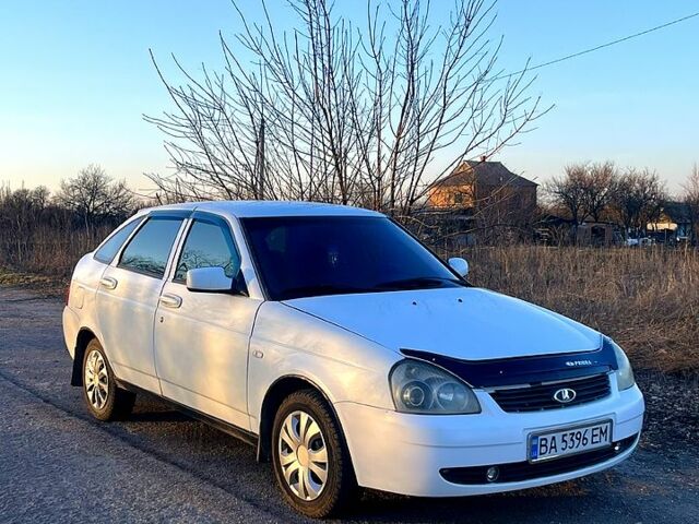 Белый ВАЗ 2172 Priora, объемом двигателя 1.6 л и пробегом 247 тыс. км за 2100 $, фото 1 на Automoto.ua