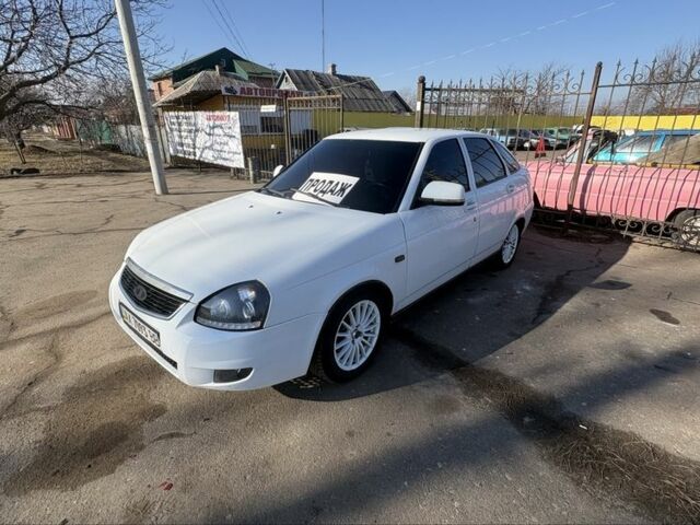 Белый ВАЗ 2172 Priora, объемом двигателя 1.6 л и пробегом 257 тыс. км за 2850 $, фото 1 на Automoto.ua