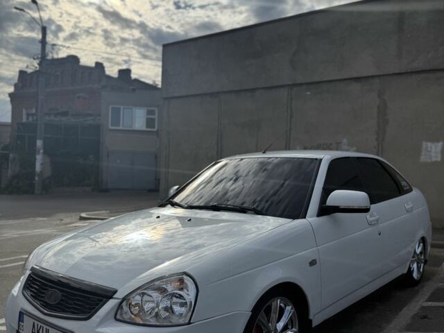 Белый ВАЗ 2172 Priora, объемом двигателя 1.6 л и пробегом 167 тыс. км за 5000 $, фото 1 на Automoto.ua