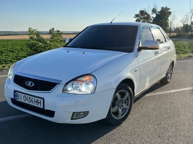 Белый ВАЗ 2172 Priora, объемом двигателя 1.6 л и пробегом 105 тыс. км за 3700 $, фото 1 на Automoto.ua