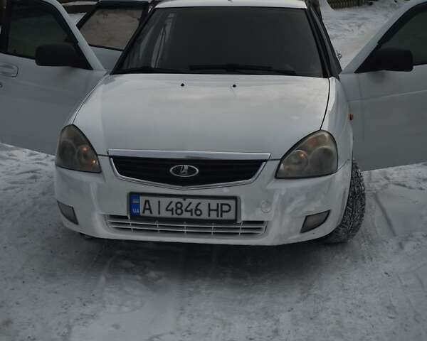 Белый ВАЗ 2172 Priora, объемом двигателя 1.6 л и пробегом 210 тыс. км за 3000 $, фото 1 на Automoto.ua