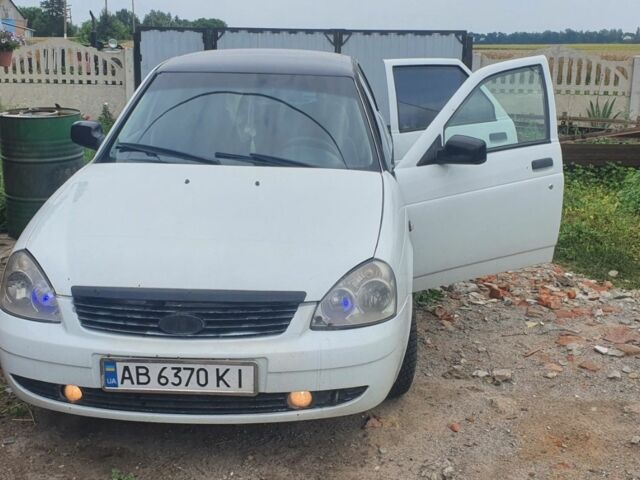 Белый ВАЗ 2172 Priora, объемом двигателя 1.6 л и пробегом 277 тыс. км за 1300 $, фото 1 на Automoto.ua