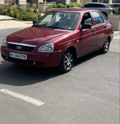 Красный ВАЗ 2172 Priora, объемом двигателя 1.6 л и пробегом 180 тыс. км за 2100 $, фото 1 на Automoto.ua