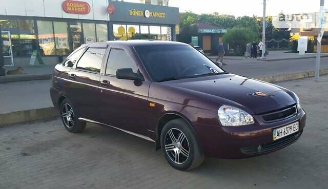 Красный ВАЗ 2172 Priora, объемом двигателя 1.6 л и пробегом 177 тыс. км за 4100 $, фото 1 на Automoto.ua