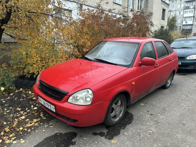 Красный ВАЗ 2172 Priora, объемом двигателя 1.6 л и пробегом 250 тыс. км за 1668 $, фото 1 на Automoto.ua