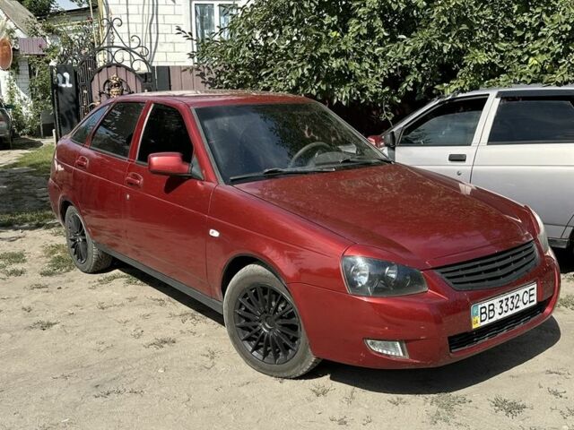 Красный ВАЗ 2172 Priora, объемом двигателя 1.6 л и пробегом 151 тыс. км за 2494 $, фото 1 на Automoto.ua