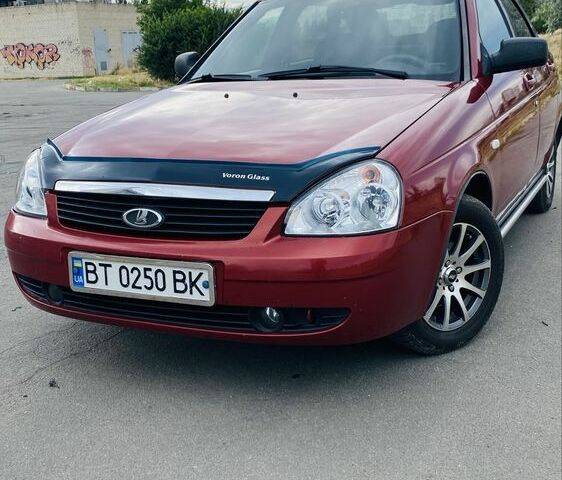 Красный ВАЗ 2172 Priora, объемом двигателя 1.6 л и пробегом 200 тыс. км за 3498 $, фото 1 на Automoto.ua