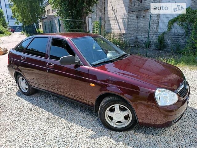 Красный ВАЗ 2172 Priora, объемом двигателя 1.6 л и пробегом 105 тыс. км за 3700 $, фото 1 на Automoto.ua