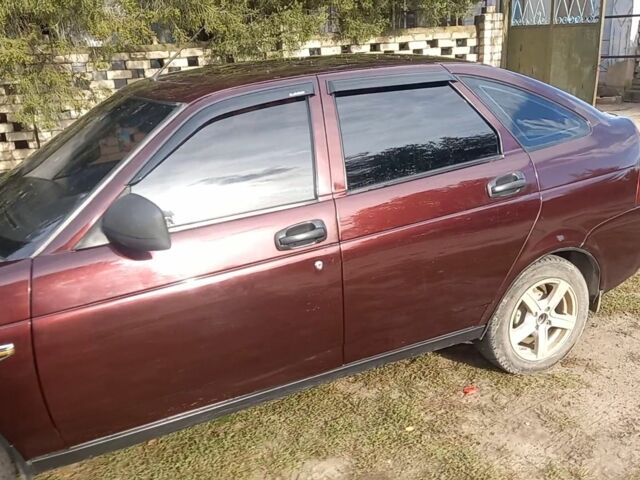 Красный ВАЗ 2172 Priora, объемом двигателя 1.6 л и пробегом 200 тыс. км за 2000 $, фото 1 на Automoto.ua