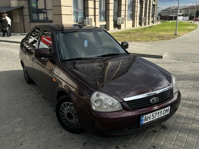 Красный ВАЗ 2172 Priora, объемом двигателя 1.6 л и пробегом 180 тыс. км за 2300 $, фото 1 на Automoto.ua