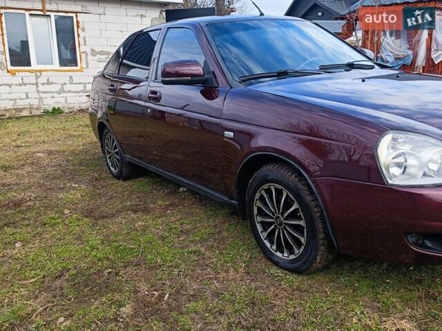 Красный ВАЗ 2172 Priora, объемом двигателя 1.6 л и пробегом 210 тыс. км за 2650 $, фото 1 на Automoto.ua