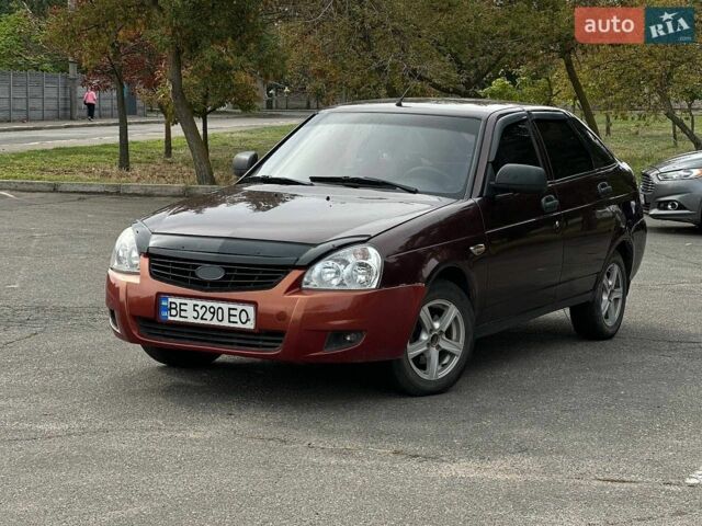 Красный ВАЗ 2172 Priora, объемом двигателя 1.6 л и пробегом 180 тыс. км за 1950 $, фото 1 на Automoto.ua